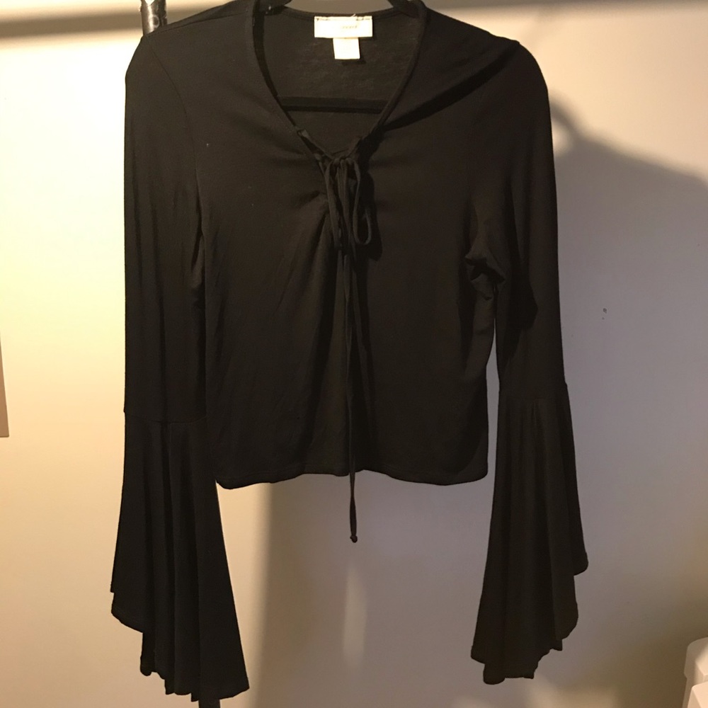 Bell sleeve cropped blouse